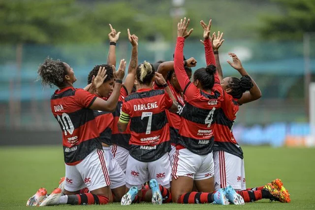 Jogadoras do Flamengo em partida contra o Grêmio pela Supercopa do Brasil 2022