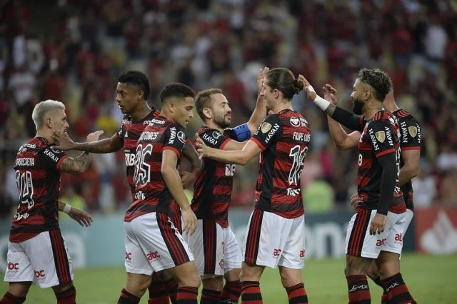 Jogadores do Flamengo comemoram gol marcado contra o Talleres pela Libertadores