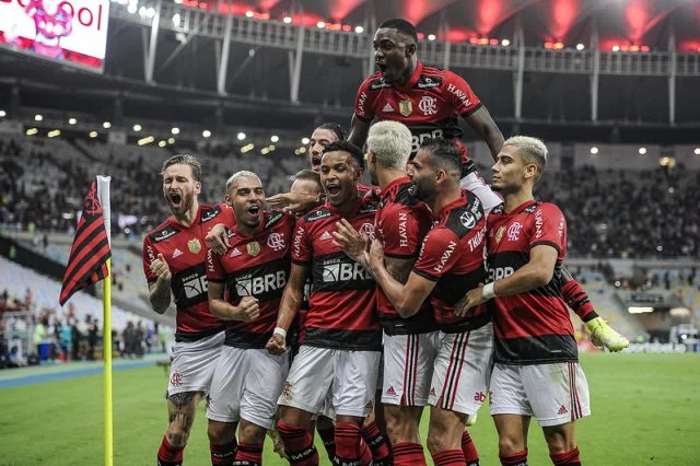 Jogadores do Flamengo comemoram gol marcado por Pedro contra o Grêmio