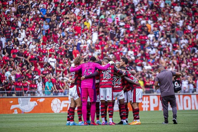Jogadores do Flamengo se reúnem antes de clássico contra o Vasco pelo Cariocão