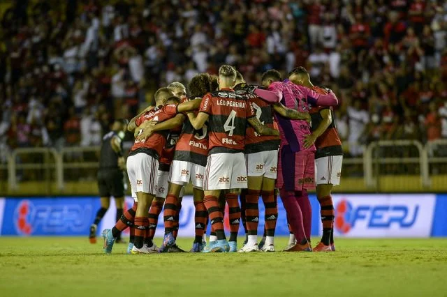 Jogadores do Flamengo se reúnem antes da partida contra o Nova Iguaçu pelo Campeonato Carioca 2022