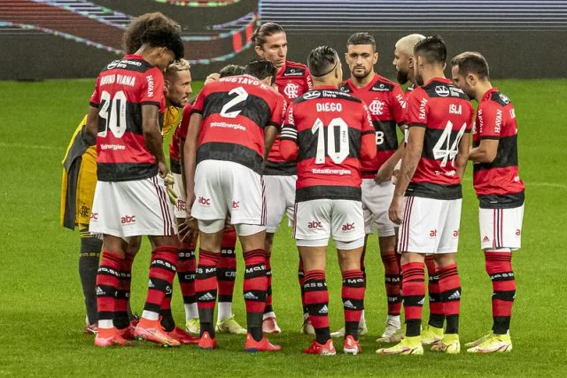 Jogadores do Flamengo se reúnem antes de jogo contra o Grêmio pela Copa do Brasil