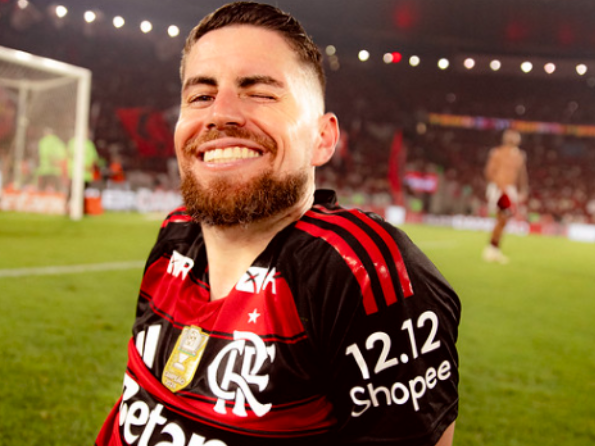 Jorginho pelo Flamengo - camisa com patrocínio da shopee na manga