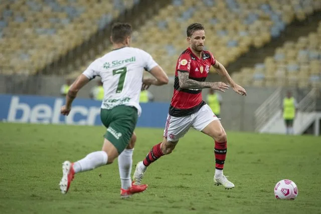 Léo Pereira durante o jogo entre Flamengo e Cuiabá pelo Campeonato Brasileiro de 2021