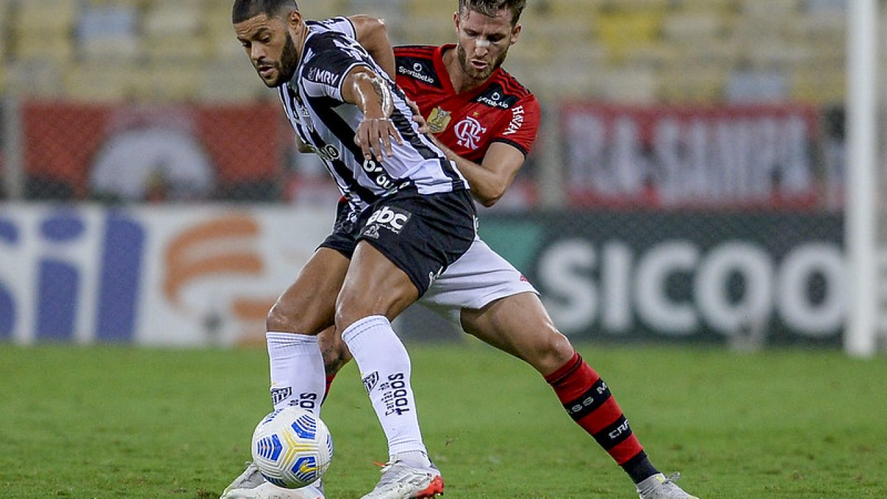 Léo Pereira é relacionado para jogo entre Flamengo e Santos