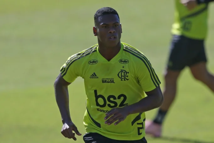 Revelação do Flamengo recebe proposta de clube português
