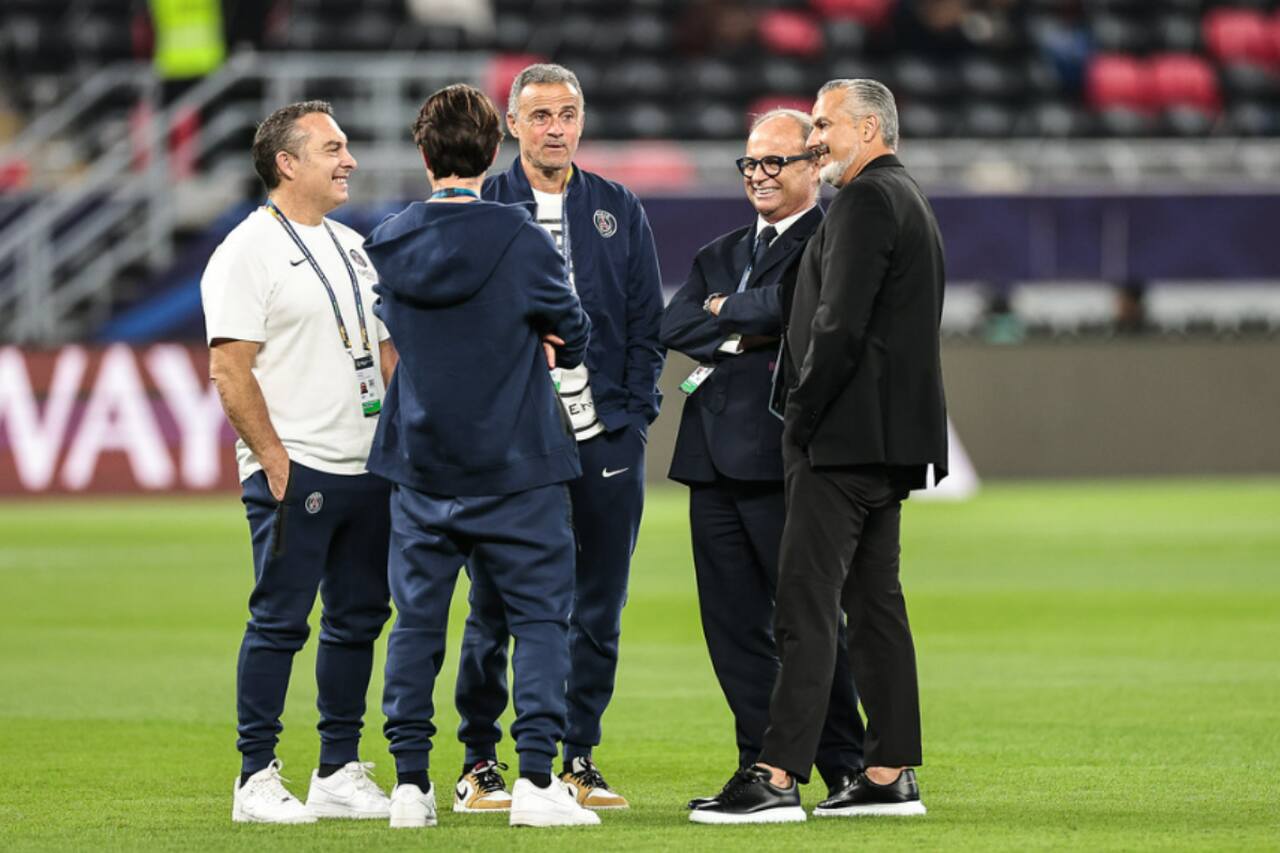 Luis Enrique e José Boto trocam figurinhas no Catar antes de Flamengo x PSG