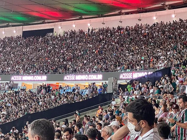 Maracanã faz propaganda de programa para sócio-torcedor do Flamengo em partida do Fluminense
