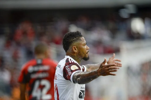 Marinho em partida do Flamengo contra o Athletico-PR pelo Brasileirão
