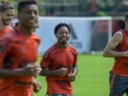 Com Gabigol, Filipe Luís, Bruno Henrique, Muralha, Diego e Willian Arão, time de sócias do Flamengo apresenta Marinho; veja o vídeo