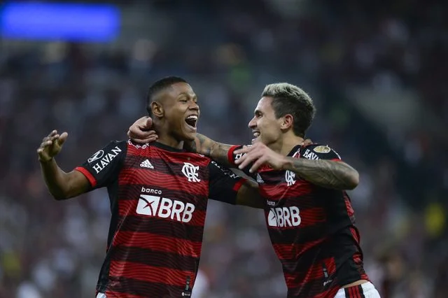 Matheus França comemora gol marcado pelo Flamengo contra o Tolima na Libertadores