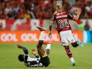 Matheuzinho, do Flamengo, desabafa após sofrer fratura contra o Vasco