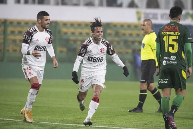 Michael corre para comemorar o seu gol no jogo entre Flamengo e Defensa y Justicia pela Copa Libertadores da temporada de 2021