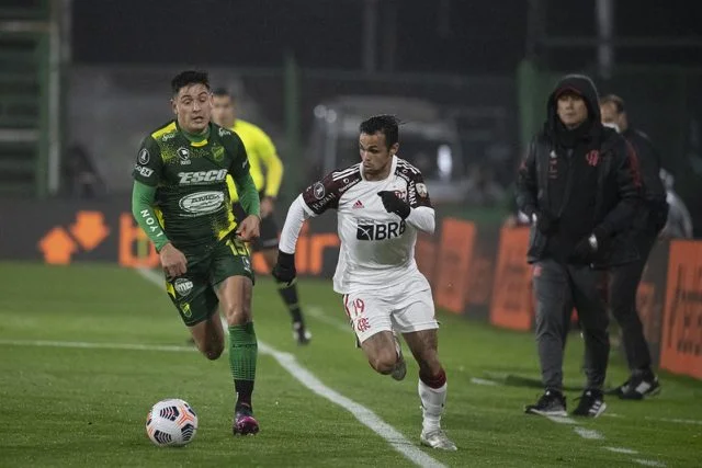 Michael em ação pelo Flamengo diante da equipe do Defensa y Justicia pela Copa Libertadores da temporada de 2021