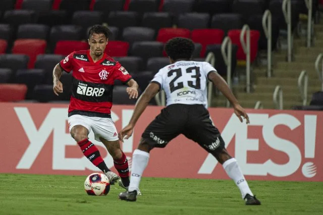 Michael em ação pelo Flamengo durante o jogo contra o Volta Redonda no Campeonato Carioca de 2021