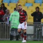 Flamengo recebe caminhão de dinheiro para liberar Michael para o exterior
