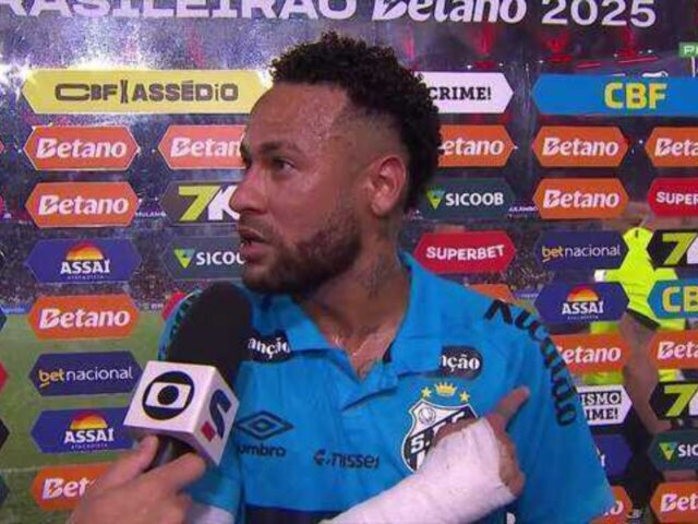 Neymar protesta em entrevista no intervalo do jogo