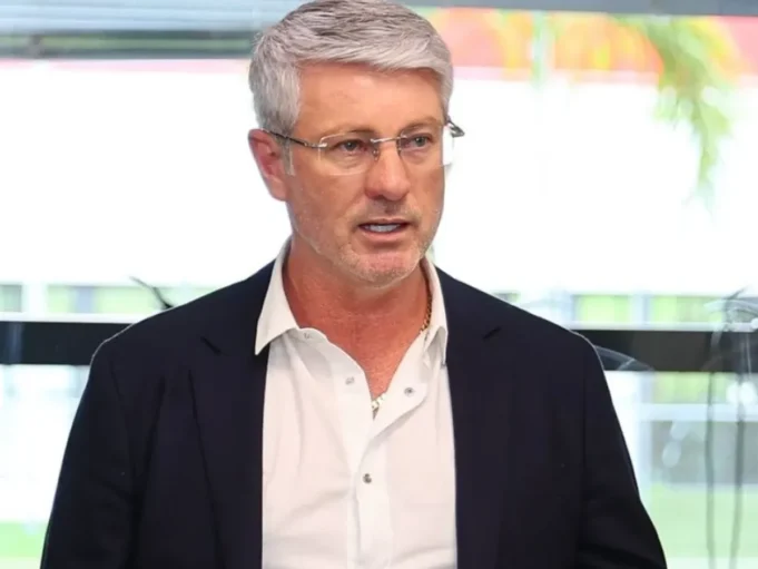 Odair Hellmann toma atitude inusitada no comando do Athletico