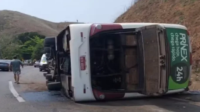 Com 3 vitimas fatais, adversário do Flamengo sofre acidente com ônibus