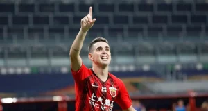 Oscar em ação pelo Shanghai Port (Foto: Divulgação)