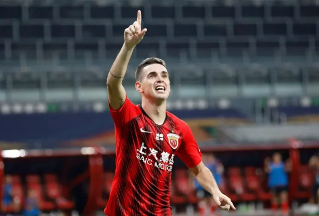 Oscar em ação pelo Shanghai Port (Foto: Divulgação)