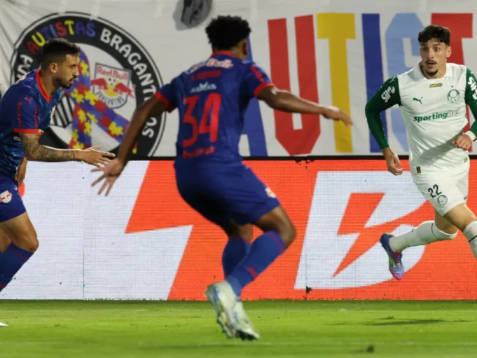 Palmeiras vira sobre o Bragantino e abre vantagem na liderança do Brasileirão