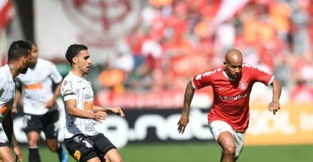 Patrick em atuação pelo Internacional contra o Corinthians no Beira-Rio