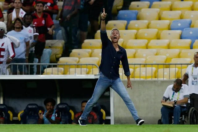 Paulo Sousa comanda o time do Flamengo em clássico contra o Vasco pela semifinal do Cariocão
