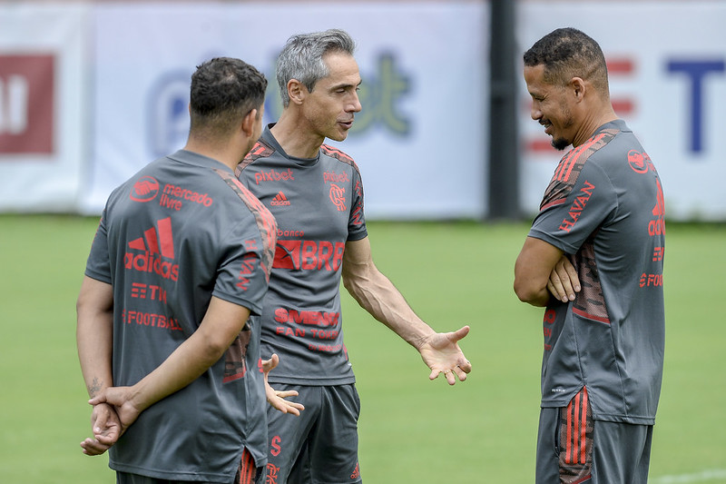 EXCLUSIVO] Ídolo Angelim opina sobre sistema de zagueiros de Paulo Sousa:  Não tem necessidade - Urubu Interativo