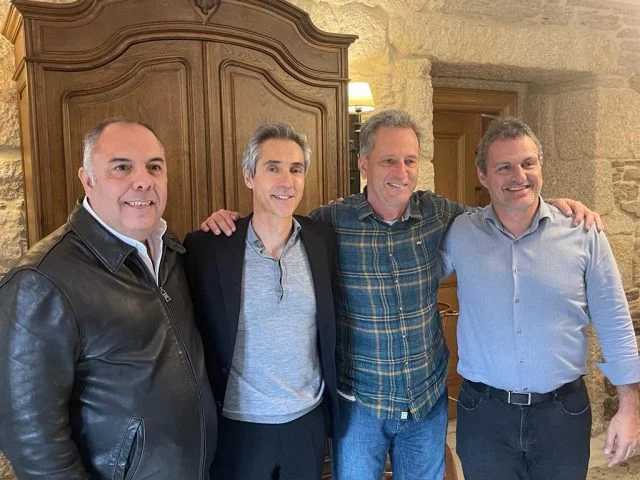 Paulo Sousa junto de Marcos Braz, Rodolfo Landim e Bruno Spindel, dirigentes do Flamengo