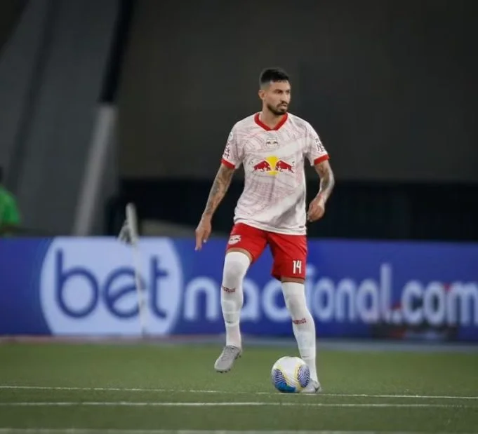 Pedro Henrique, do Bragantino, projeta jogo contra o Santos