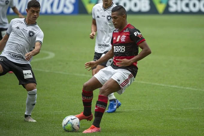 Flamengo tem ‘entrave’ em negociação para ampliar empréstimo de Pedro Rocha