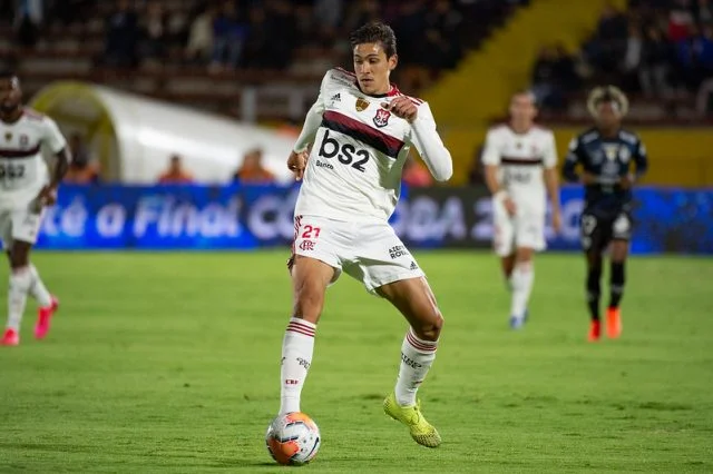 Pedro em ação pelo Flamengo na final da Recopa de 2020, contra o Independiente