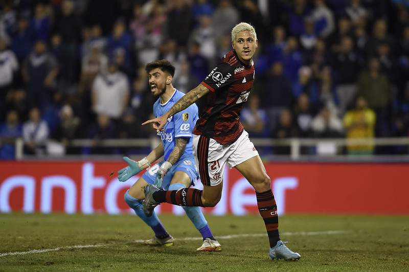 Pedro chega a 100 gols na carreira após hat-trick pelo Flamengo