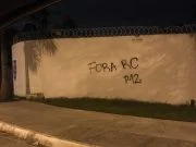 Torcedores do Flamengo picham o muro da Gávea pedindo saída de Ceni