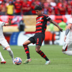 É oficial! Pulgar, do Flamengo, sofre fratura