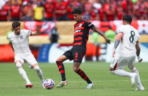 Pulgar contra o Chelsea no Mundial (Foto: Gilvan de Souza/Flamengo)