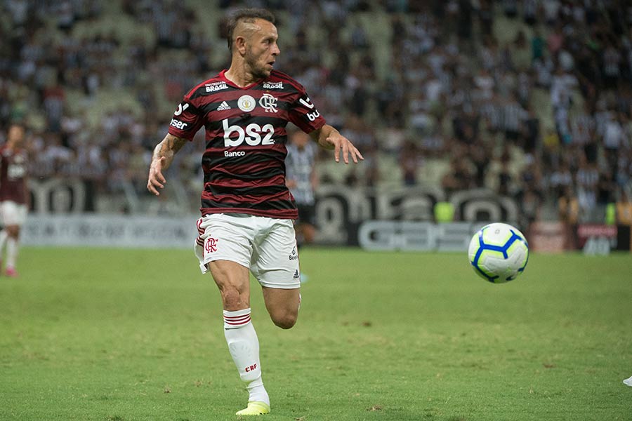 Ao contrário de Rafinha, Isla recusou o Olympiacos pelo Flamengo FlaResenha