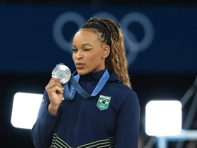 Rebeca Andrade ganha medalha de prata no individual geral nas Olimpiadas de Paris