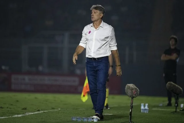 Renato Gaúcho durante o jogo entre Flamengo e Bragantino no Estádio Nabi Abi Chedid pelo Campeonato Brasileiro de 2021