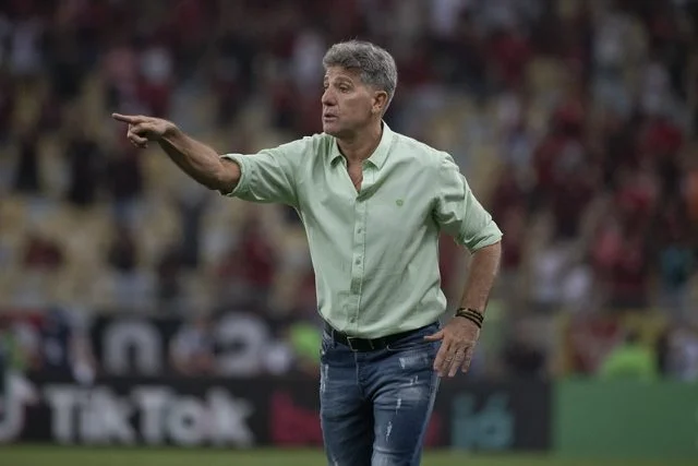 Renato Gaúcho em jogo do Flamengo contra o Athletico pelas semifinais da Copa do Brasil