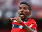 Após deixar o Flamengo, lateral ironiza o rubro-negro: “Viver coisas grandes”