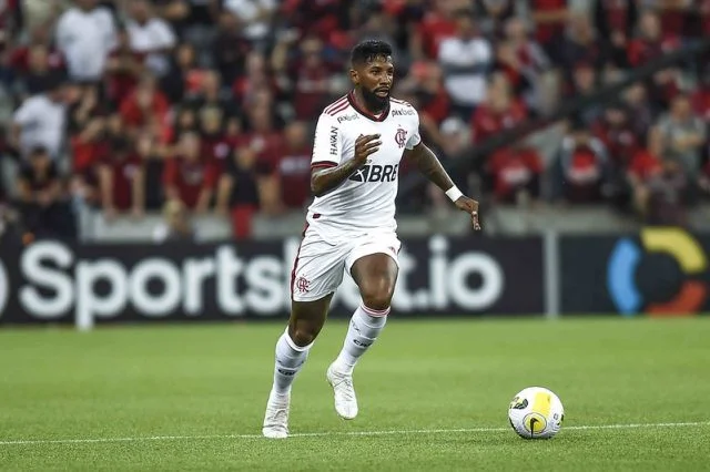 Rodinei em jogo do Flamengo contra o Athletico-PR pela Copa do Brasil