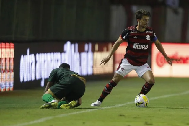 Rodrigo Caio estreia na temporada de 2022 em jogo do Flamengo contra o Altos