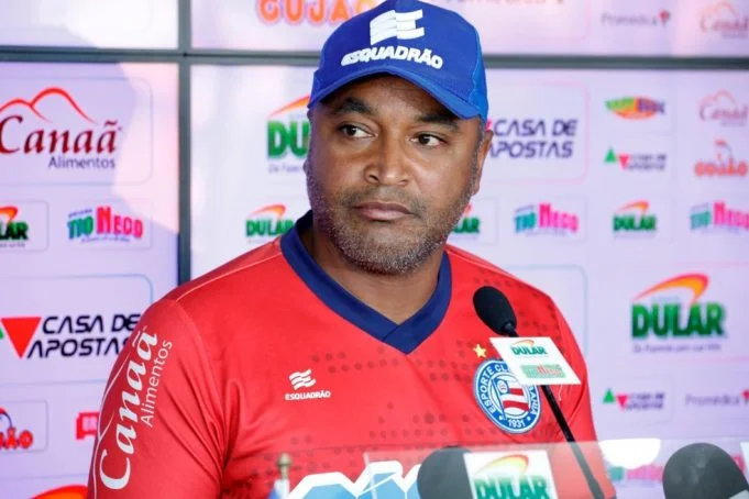 Roger Machado precisa tomar decisão envolvendo Vitinho, do Internacional