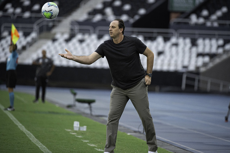 Torcida do Flamengo cobra a demissão de Rogério Ceni - Gávea News