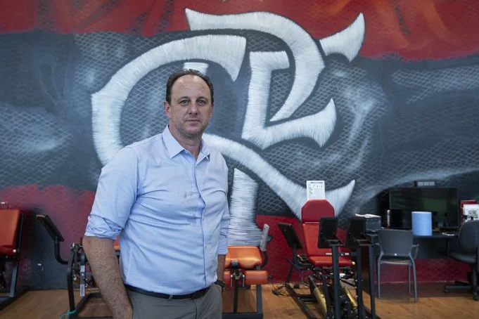 Jornalista critica Rogério Ceni por não usar a Base do Flamengo
