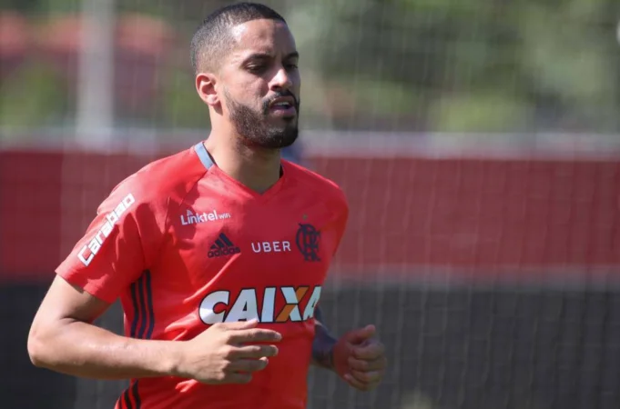 Adeus! Meio-campista do Flamengo irá rescindir o seu contrato para atuar no futebol do exterior