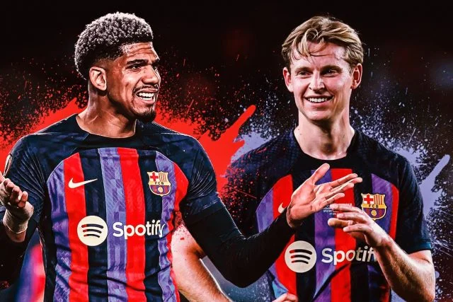 Ronald-Araujo-e-Frenkie-de-Jong-em-ação-pelo-Barcelona