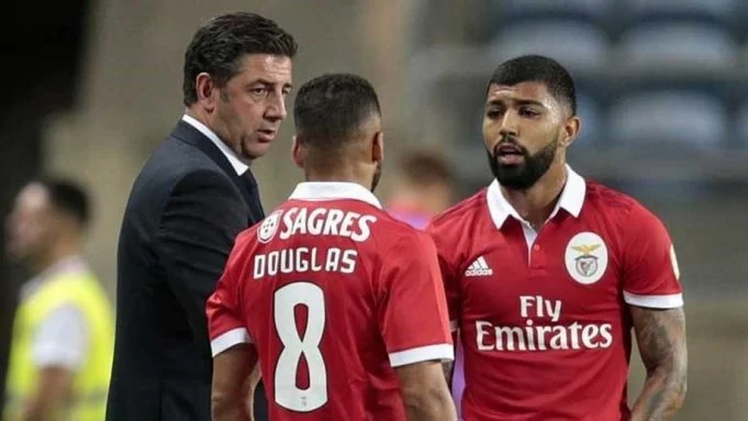 Técnico especulado no Flamengo rasga elogios ao clube
